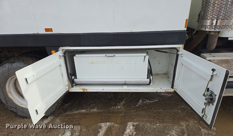 image for item ES2912 2013 Caterpillar CT660 fuel / lube truck