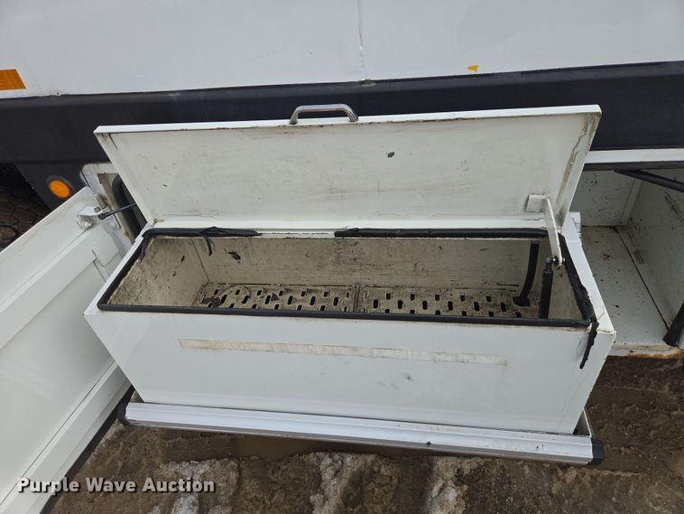 image for item ES2912 2013 Caterpillar CT660 fuel / lube truck