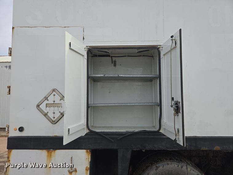 image for item ES2912 2013 Caterpillar CT660 fuel / lube truck