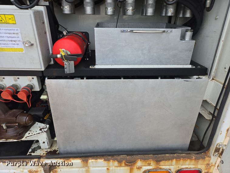 image for item ES2912 2013 Caterpillar CT660 fuel / lube truck