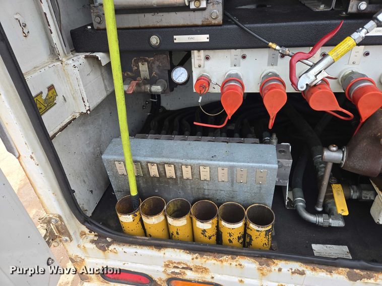 image for item ES2912 2013 Caterpillar CT660 fuel / lube truck