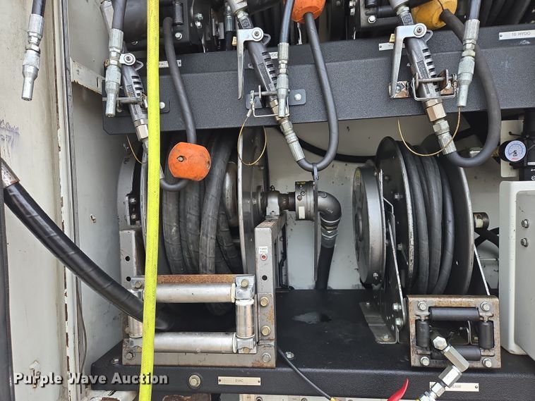 image for item ES2912 2013 Caterpillar CT660 fuel / lube truck