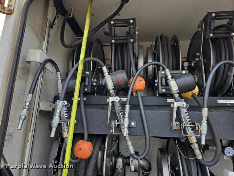 image for item ES2912 2013 Caterpillar CT660 fuel / lube truck