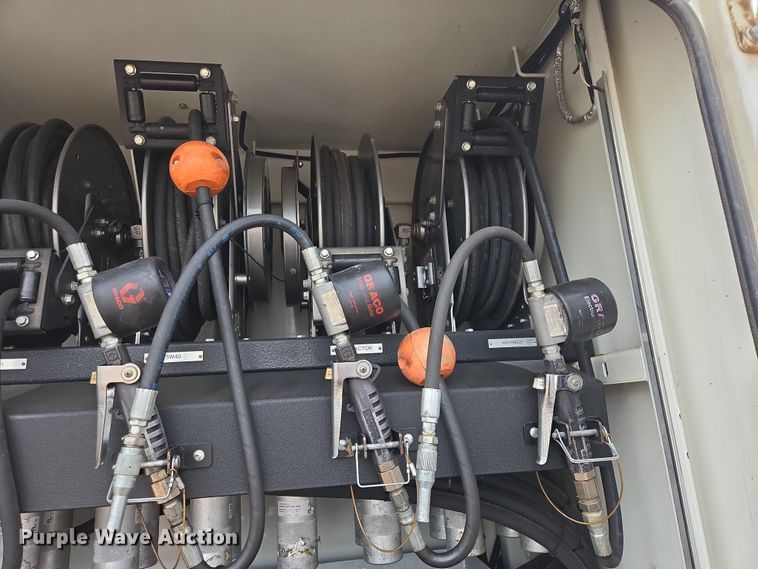 image for item ES2912 2013 Caterpillar CT660 fuel / lube truck