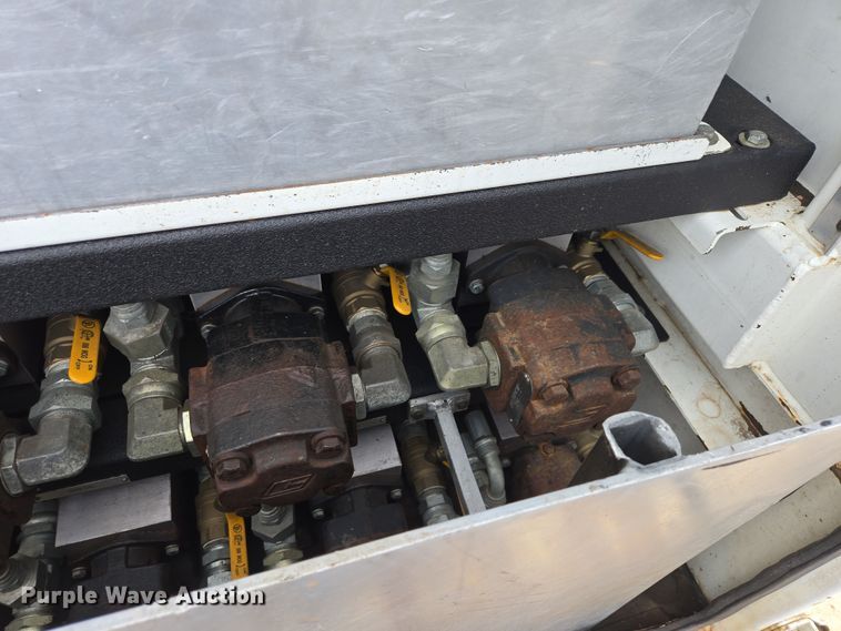 image for item ES2912 2013 Caterpillar CT660 fuel / lube truck