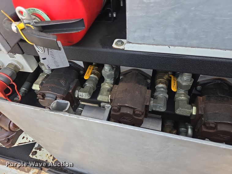 image for item ES2912 2013 Caterpillar CT660 fuel / lube truck