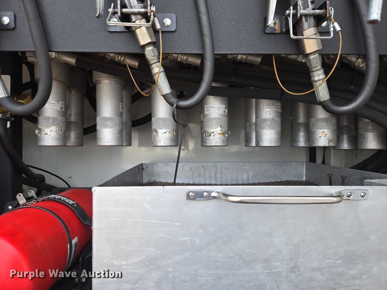 image for item ES2912 2013 Caterpillar CT660 fuel / lube truck