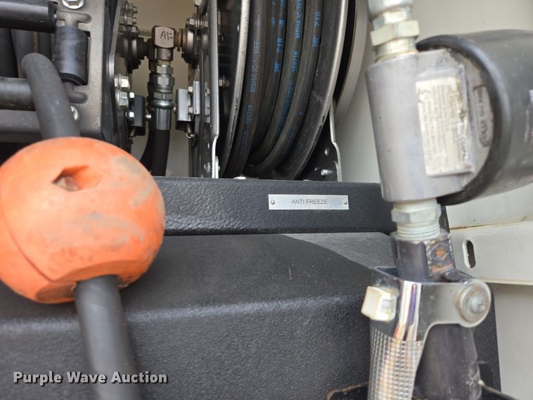 image for item ES2912 2013 Caterpillar CT660 fuel / lube truck