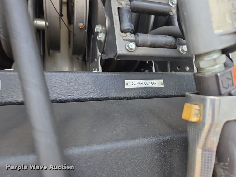 image for item ES2912 2013 Caterpillar CT660 fuel / lube truck