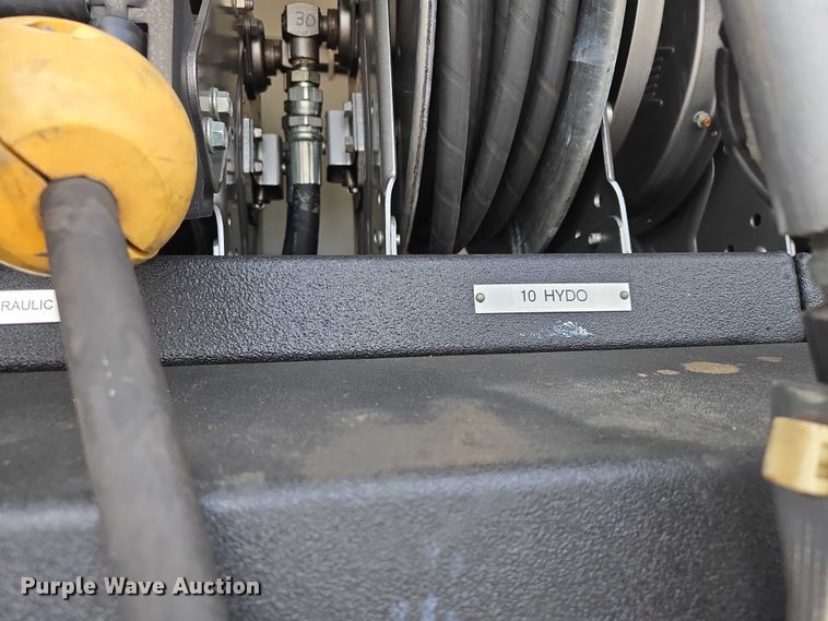 image for item ES2912 2013 Caterpillar CT660 fuel / lube truck