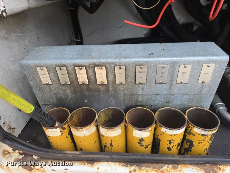 image for item ES2912 2013 Caterpillar CT660 fuel / lube truck