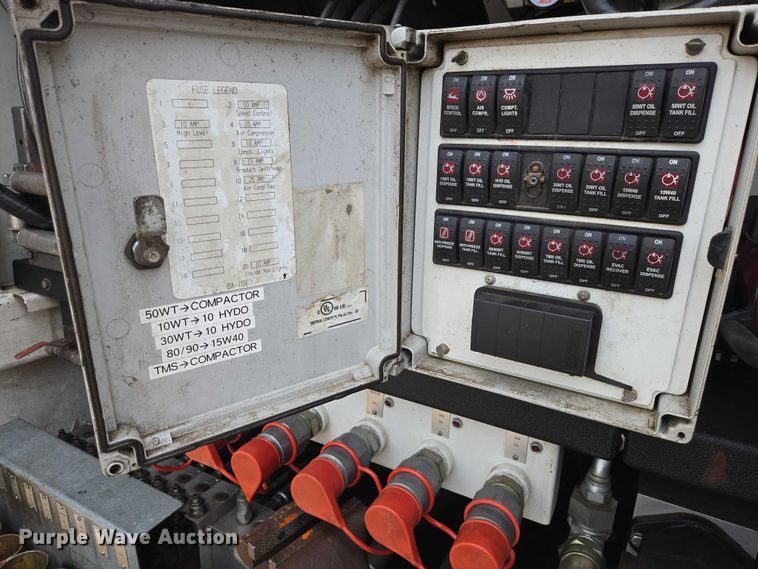 image for item ES2912 2013 Caterpillar CT660 fuel / lube truck