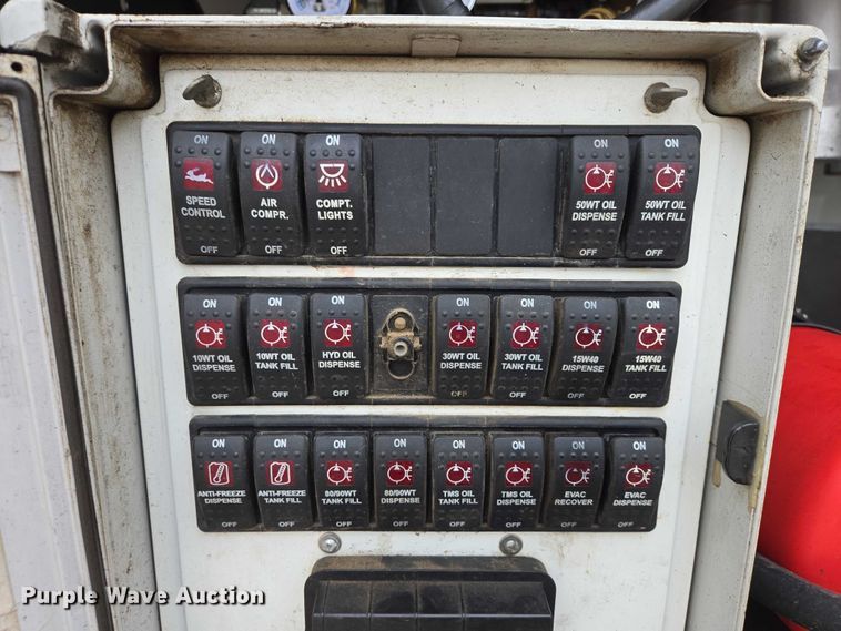 image for item ES2912 2013 Caterpillar CT660 fuel / lube truck