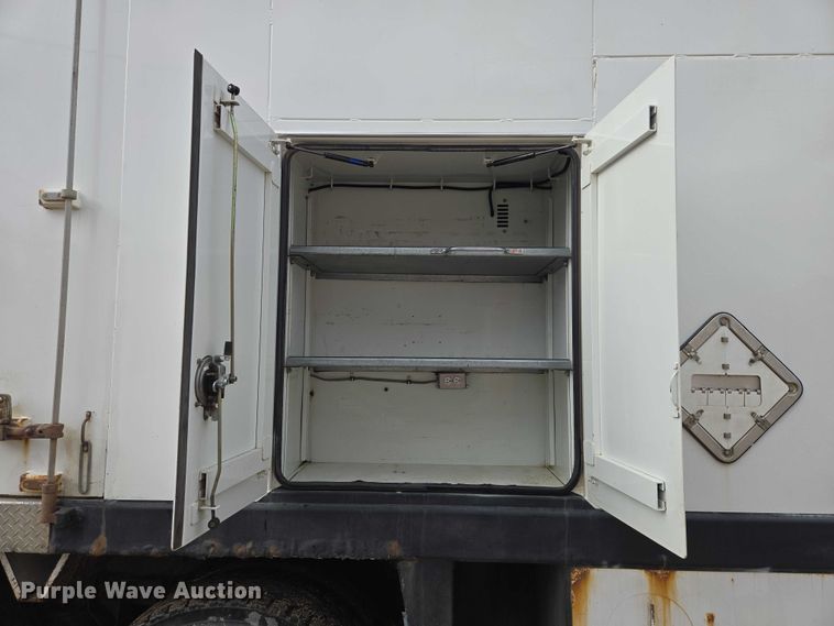 image for item ES2912 2013 Caterpillar CT660 fuel / lube truck