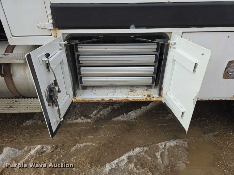 image for item ES2912 2013 Caterpillar CT660 fuel / lube truck