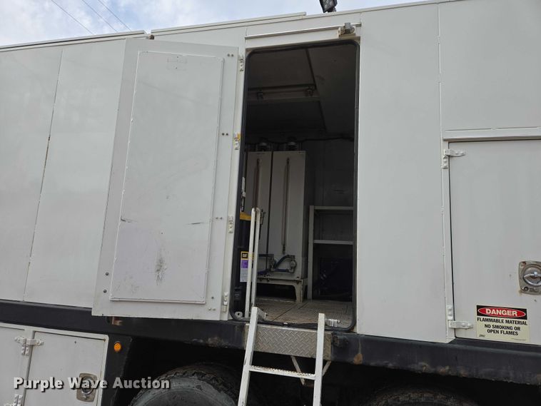 image for item ES2912 2013 Caterpillar CT660 fuel / lube truck