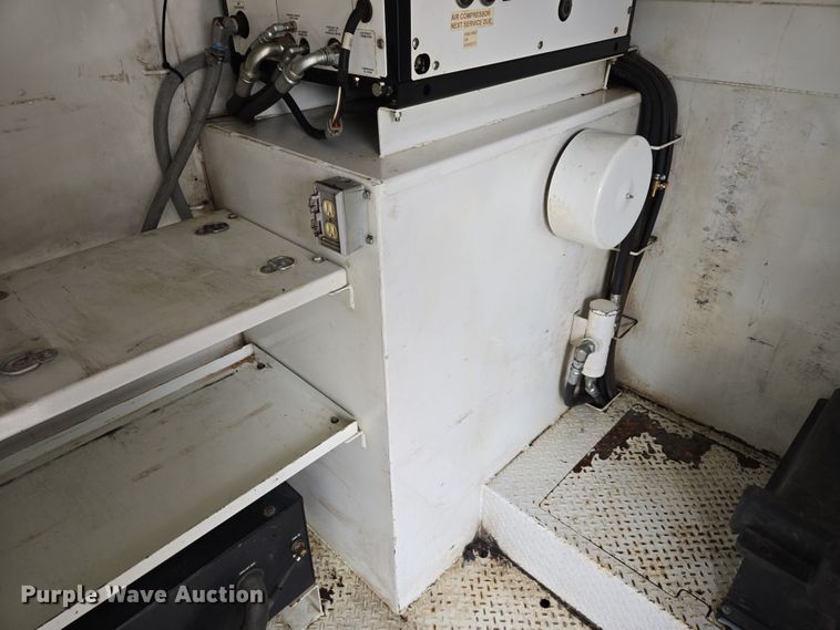 image for item ES2912 2013 Caterpillar CT660 fuel / lube truck