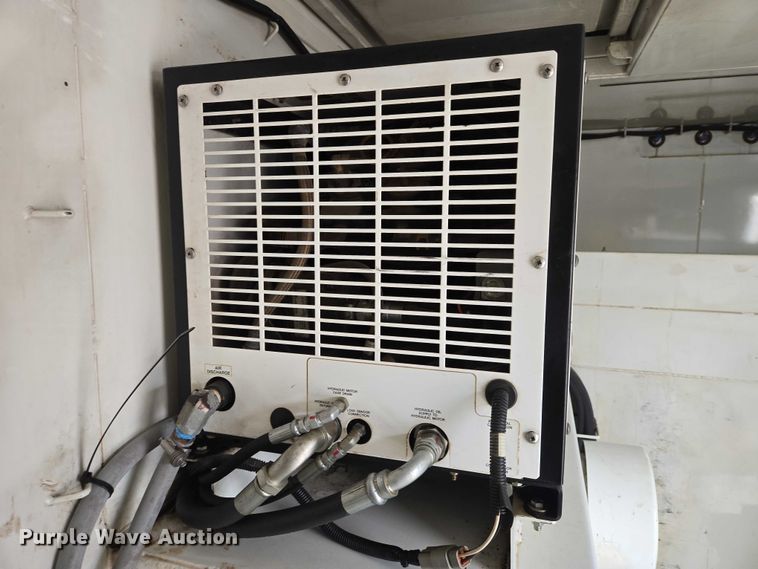 image for item ES2912 2013 Caterpillar CT660 fuel / lube truck