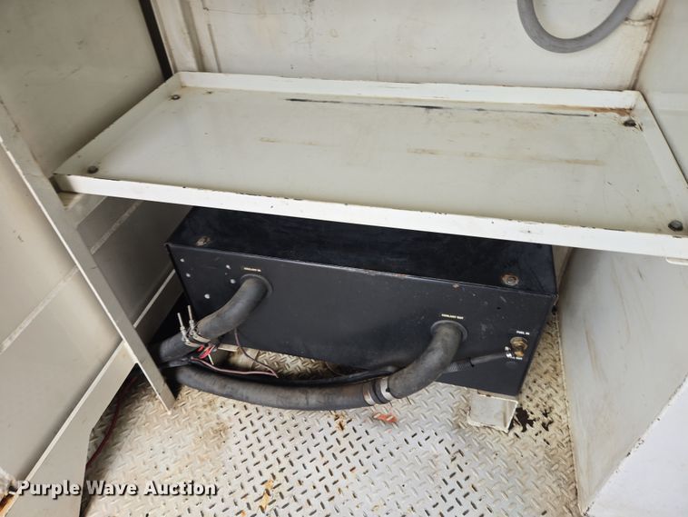 image for item ES2912 2013 Caterpillar CT660 fuel / lube truck