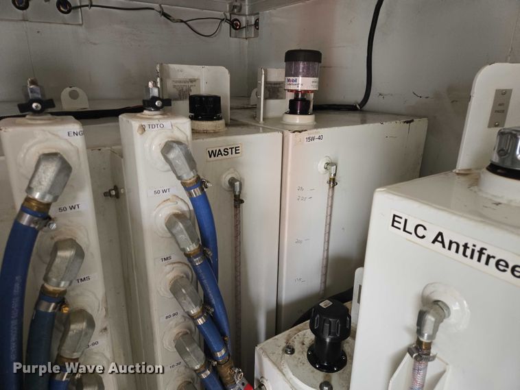 image for item ES2912 2013 Caterpillar CT660 fuel / lube truck