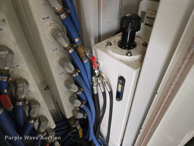 image for item ES2912 2013 Caterpillar CT660 fuel / lube truck