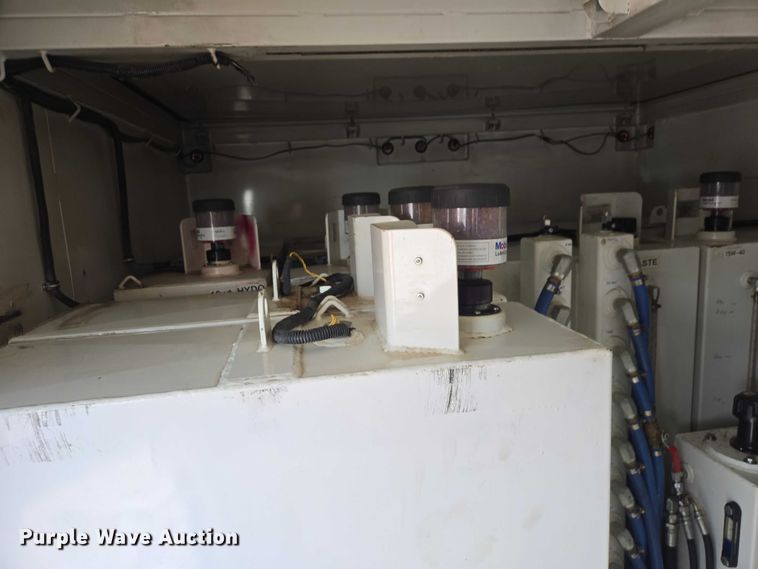 image for item ES2912 2013 Caterpillar CT660 fuel / lube truck