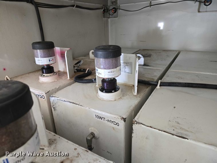 image for item ES2912 2013 Caterpillar CT660 fuel / lube truck