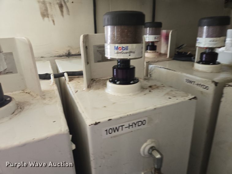 image for item ES2912 2013 Caterpillar CT660 fuel / lube truck