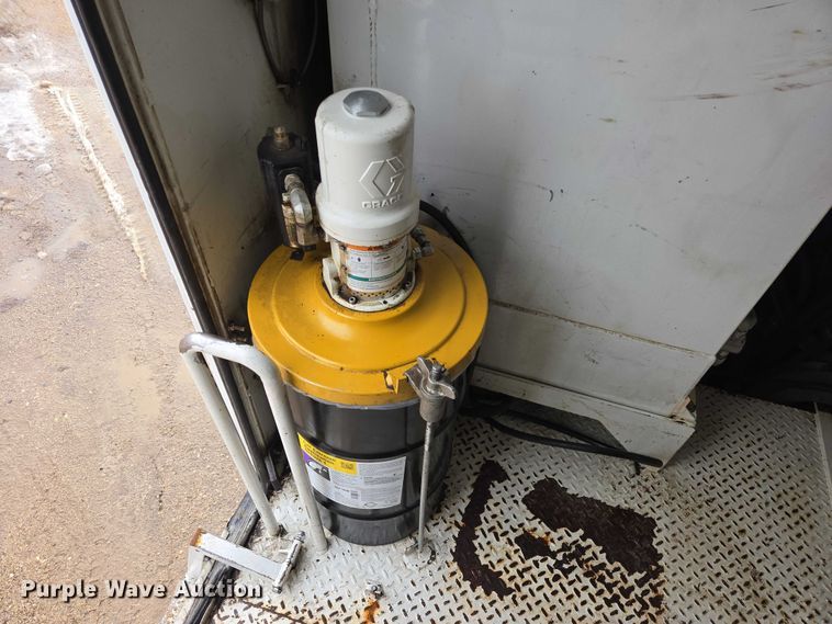 image for item ES2912 2013 Caterpillar CT660 fuel / lube truck