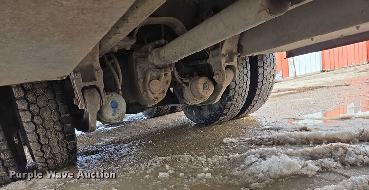 image for item ES2912 2013 Caterpillar CT660 fuel / lube truck