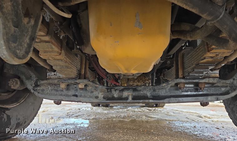 image for item ES2912 2013 Caterpillar CT660 fuel / lube truck