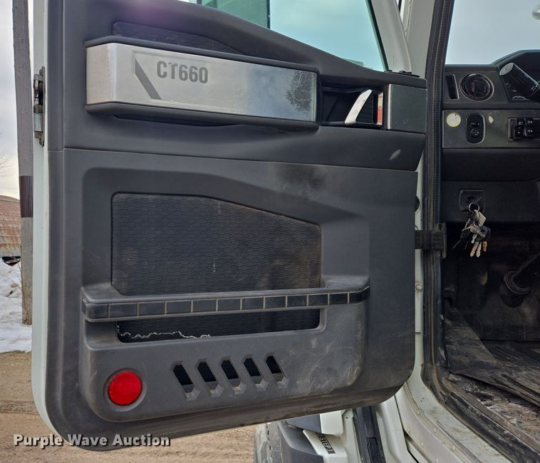 image for item ES2912 2013 Caterpillar CT660 fuel / lube truck