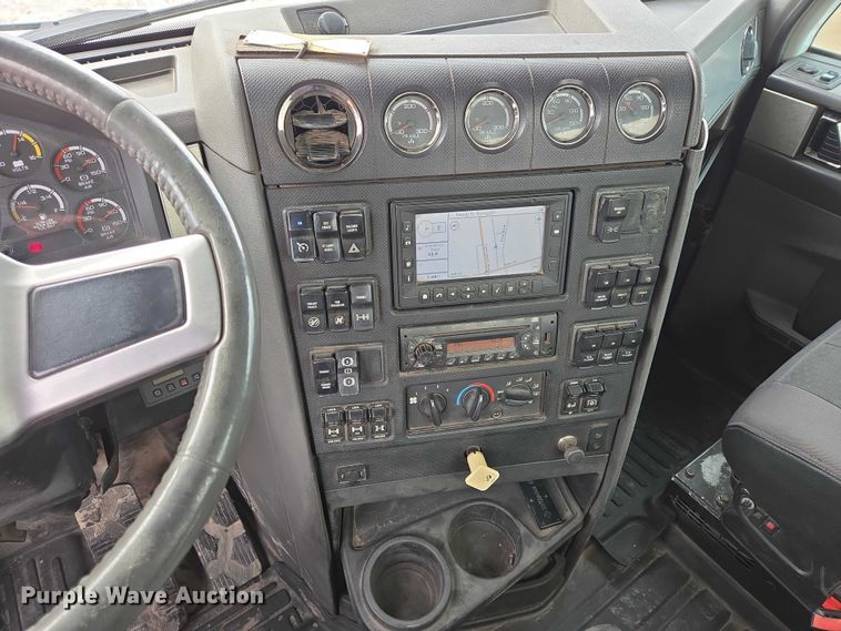 image for item ES2912 2013 Caterpillar CT660 fuel / lube truck