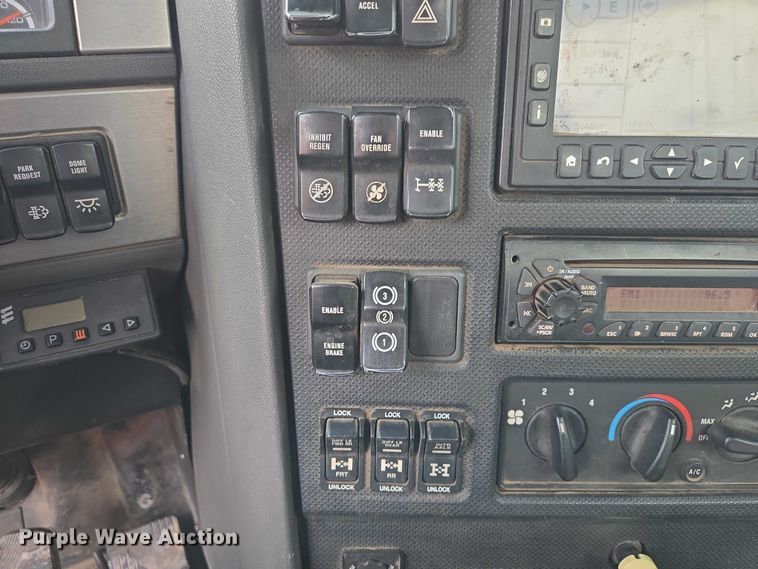 image for item ES2912 2013 Caterpillar CT660 fuel / lube truck