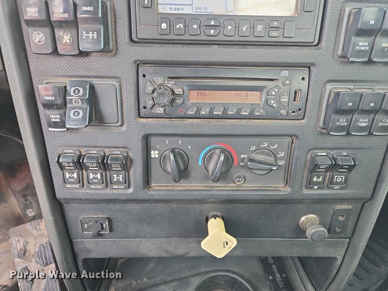 image for item ES2912 2013 Caterpillar CT660 fuel / lube truck