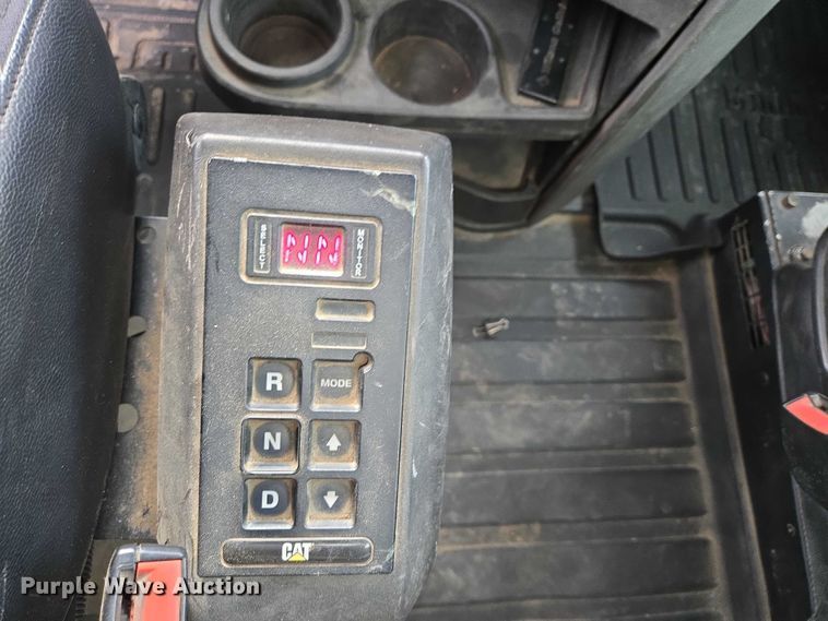 image for item ES2912 2013 Caterpillar CT660 fuel / lube truck