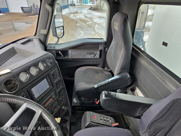 image for item ES2912 2013 Caterpillar CT660 fuel / lube truck