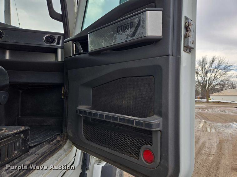 image for item ES2912 2013 Caterpillar CT660 fuel / lube truck