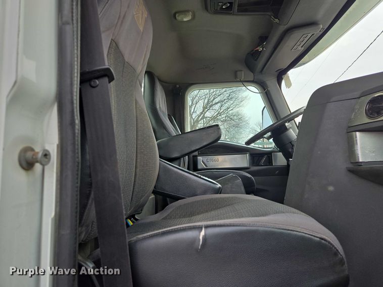 image for item ES2912 2013 Caterpillar CT660 fuel / lube truck