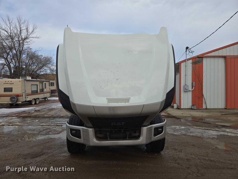 image for item ES2912 2013 Caterpillar CT660 fuel / lube truck