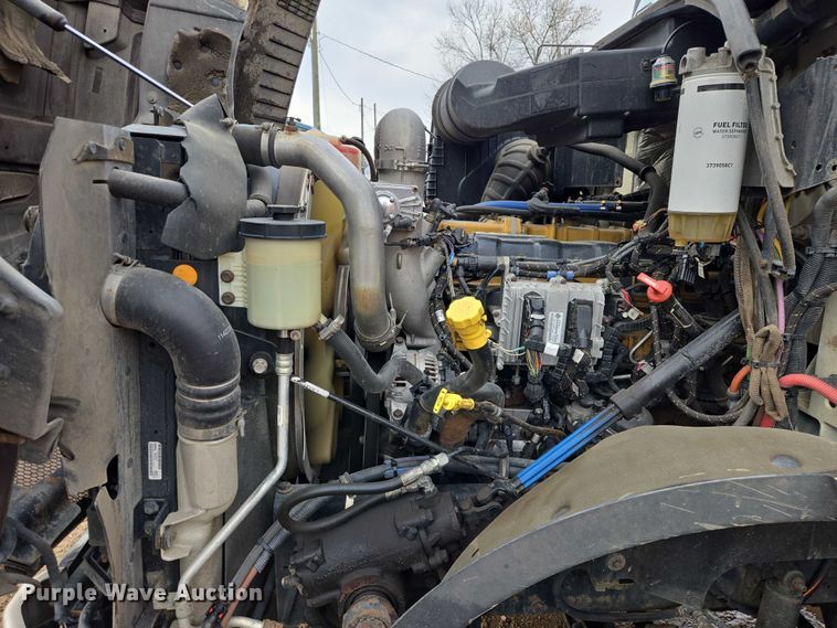 image for item ES2912 2013 Caterpillar CT660 fuel / lube truck