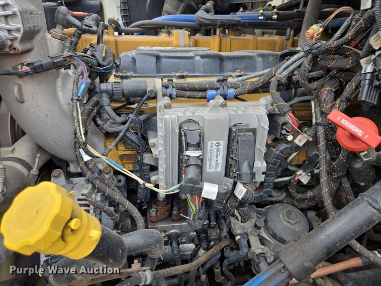 image for item ES2912 2013 Caterpillar CT660 fuel / lube truck
