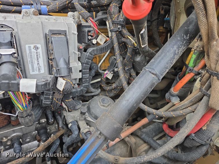 image for item ES2912 2013 Caterpillar CT660 fuel / lube truck