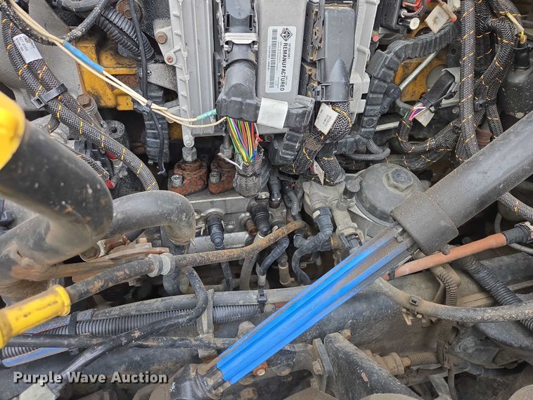 image for item ES2912 2013 Caterpillar CT660 fuel / lube truck