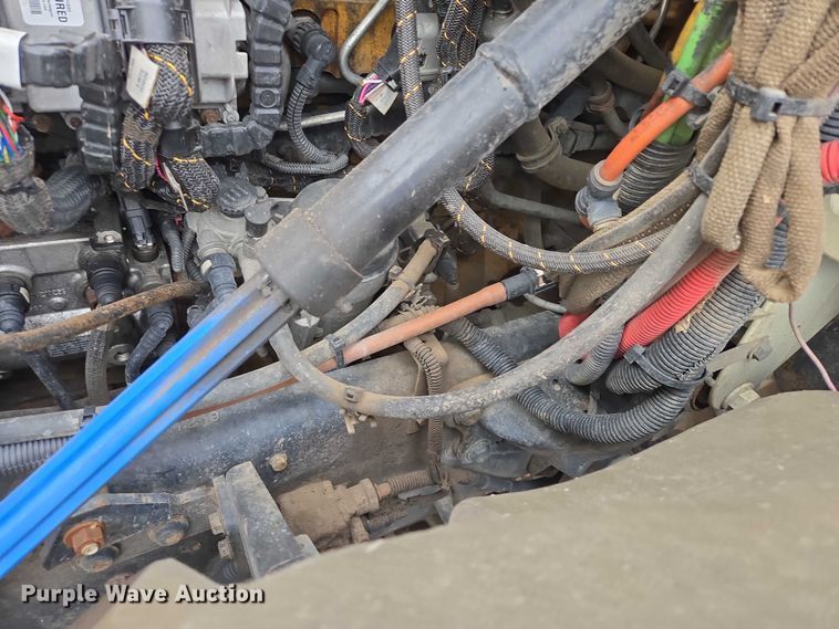 image for item ES2912 2013 Caterpillar CT660 fuel / lube truck