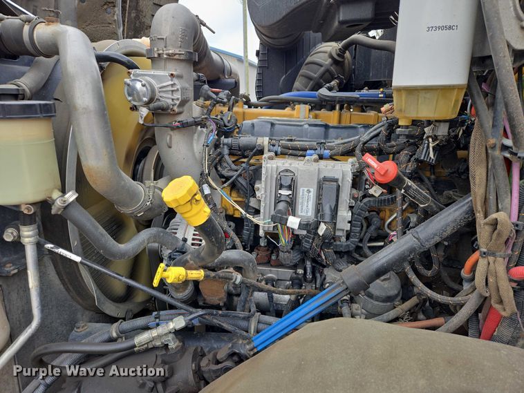 image for item ES2912 2013 Caterpillar CT660 fuel / lube truck