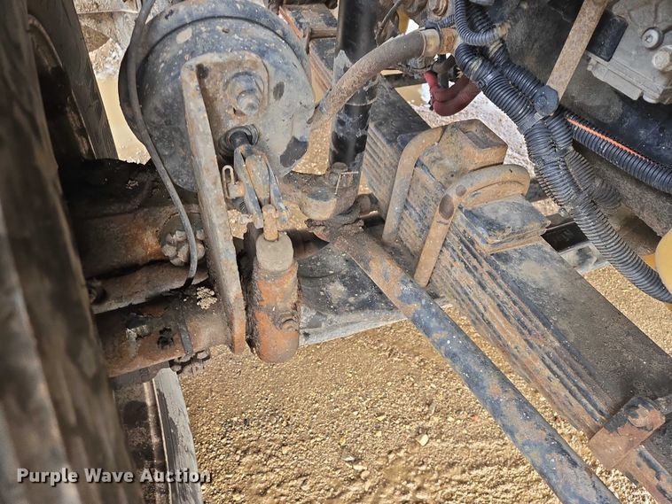 image for item ES2912 2013 Caterpillar CT660 fuel / lube truck