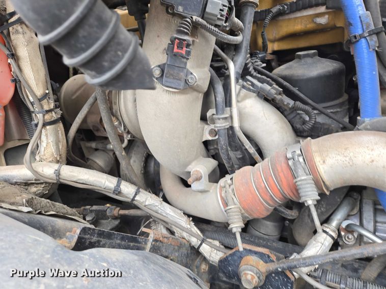 image for item ES2912 2013 Caterpillar CT660 fuel / lube truck