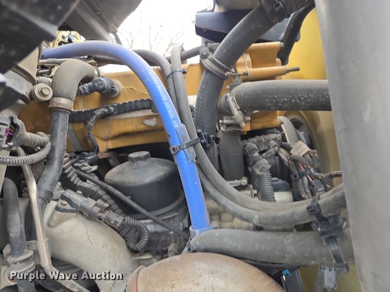 image for item ES2912 2013 Caterpillar CT660 fuel / lube truck