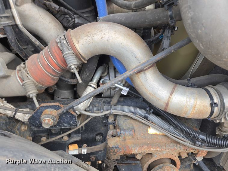 image for item ES2912 2013 Caterpillar CT660 fuel / lube truck